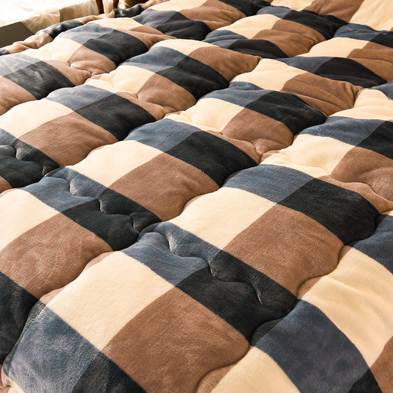 Cozy Plaid Jacquard Comforter